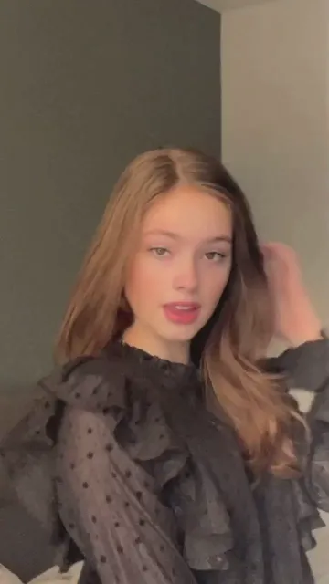 Trending AI face swap template preview - Studio portrait face swap